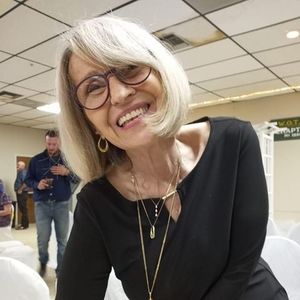 Meet your Posher, Gloria